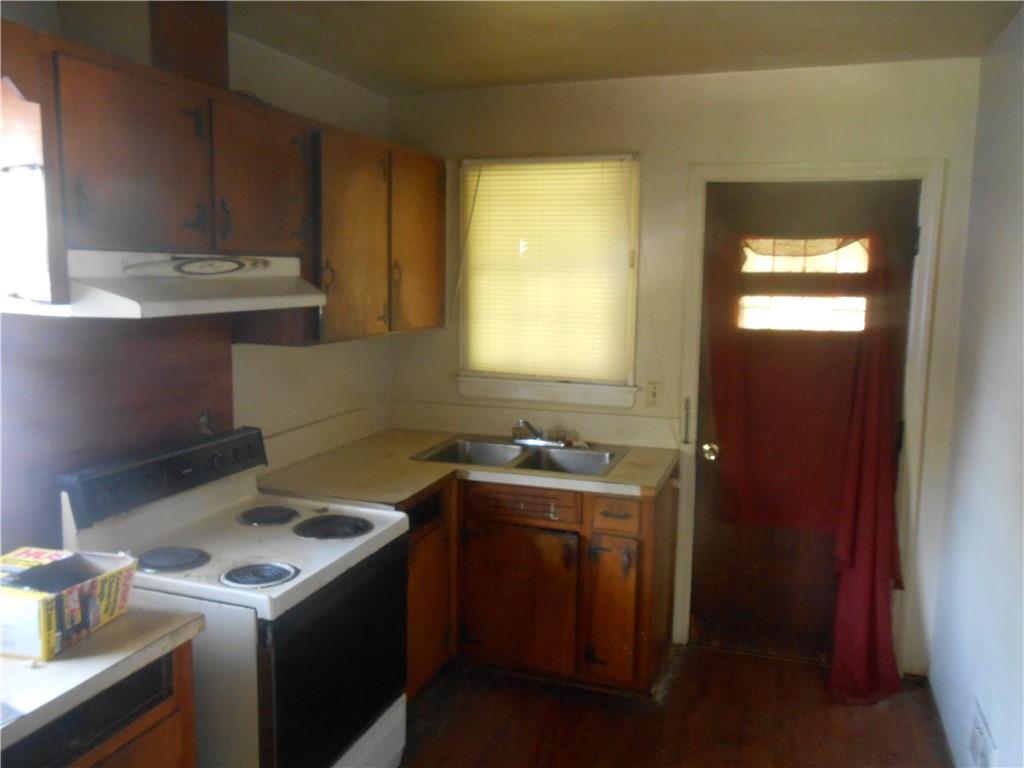 Photo 5 of 7 of 74 CHAPPELL Road NW house
