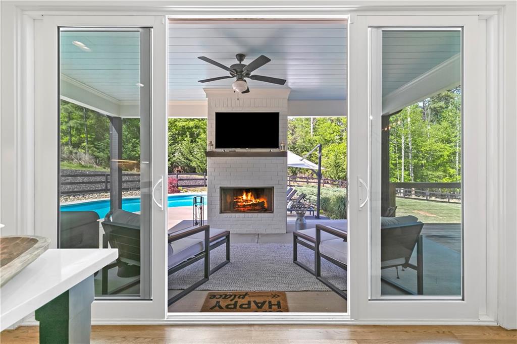 6560 Crestwood Peninsula
