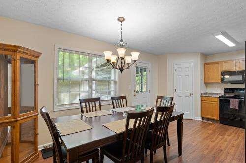 401 Farm Brook Lane, Dallas, Georgia image 6