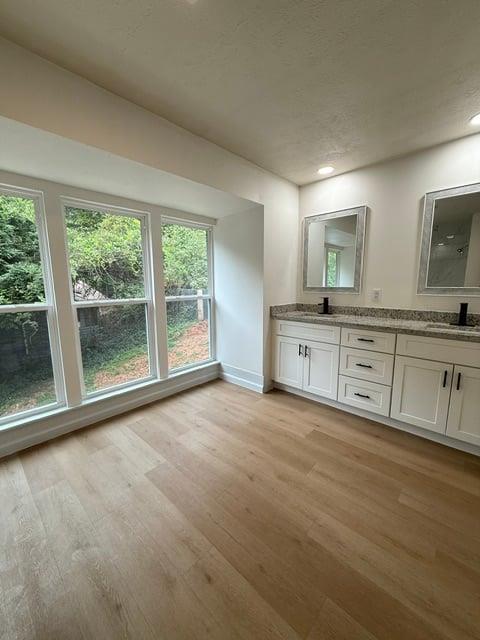 6567 Oakwood Drive
