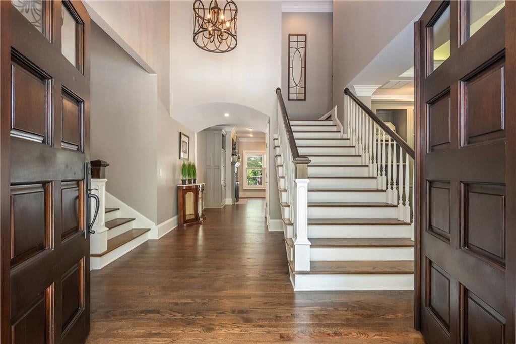 1025 Stonegate Court