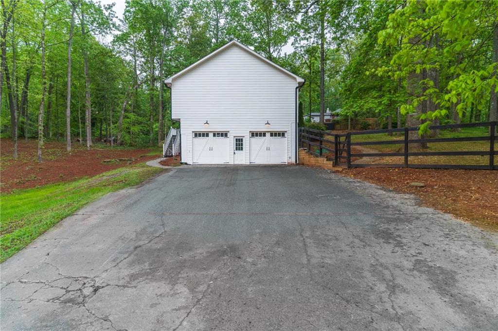 607 Hickory Creek Lane, Woodstock, Georgia image 4