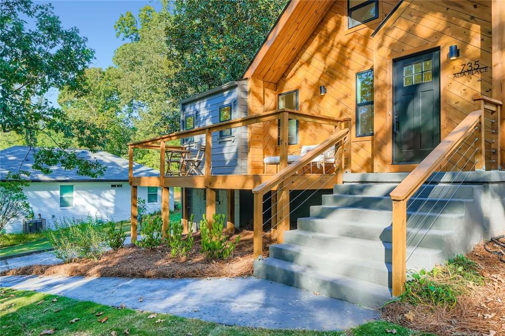 735 Alta Place NW
