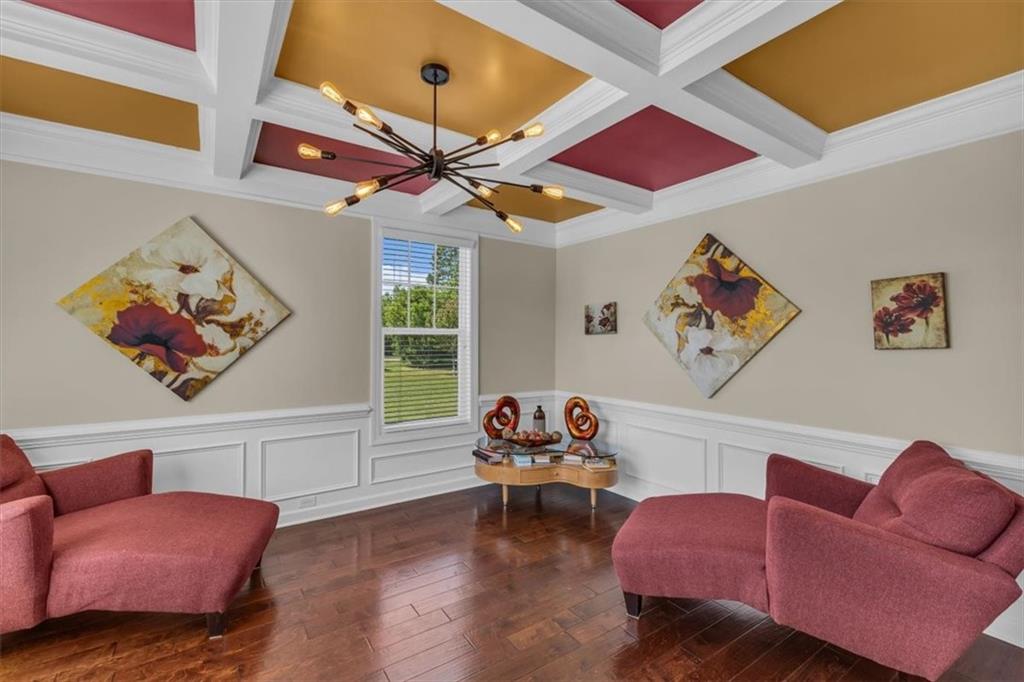 1043 Kingswood Drive