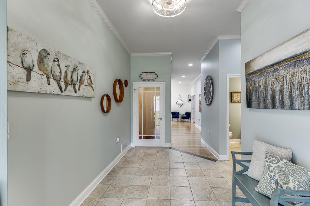 5995 Lanier Heights Circle, Buford, Georgia image 4