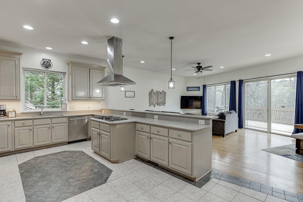 5995 Lanier Heights Circle, Buford, Georgia image 13