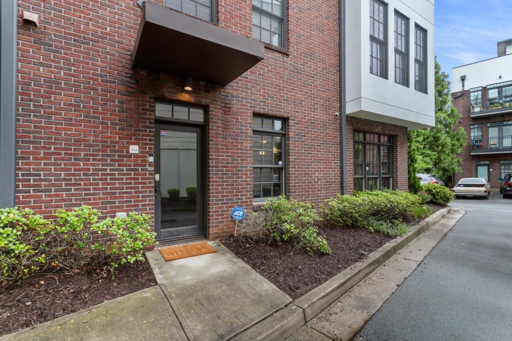 1300 Dekalb Avenue NE 711