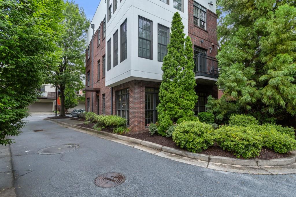 1300 Dekalb Avenue NE 711