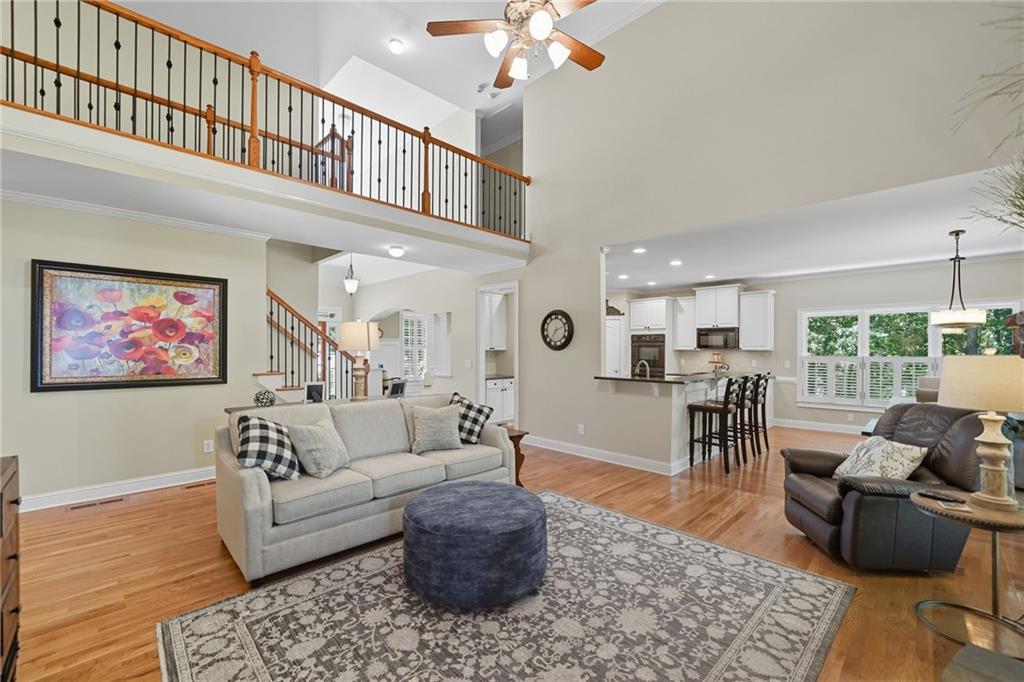 208 N Ridgeview Court