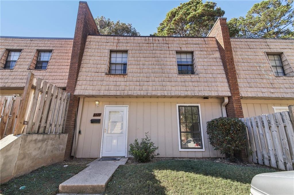 Beautiful 3 Bedroom, 1.5 Bathroom place for rent in Morrow, GA!!! Close to Shopping, Southlake Mall, Airport, and more!!! short-term rental. Property is available furnished also at $2000 per month!!!
