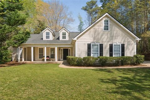 Homes For Sale - 4013 E Point Court<br/> Henry County, Mcdonough, GA 30253