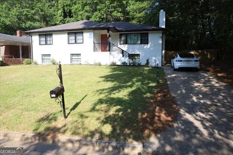280 W Lake Drive NW Atlanta GA 30314