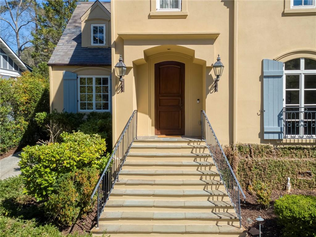 160 Peachtree Way NE