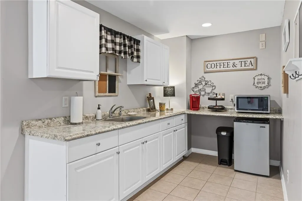 Marietta, Georgia 30062, United States, 5 Bedrooms Bedrooms, ,4 BathroomsBathrooms,Residential,Active,91283