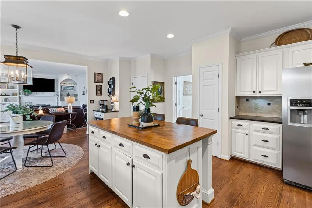 Marietta, Georgia 30062, United States, 5 Bedrooms Bedrooms, ,4 BathroomsBathrooms,Residential,Active,91283