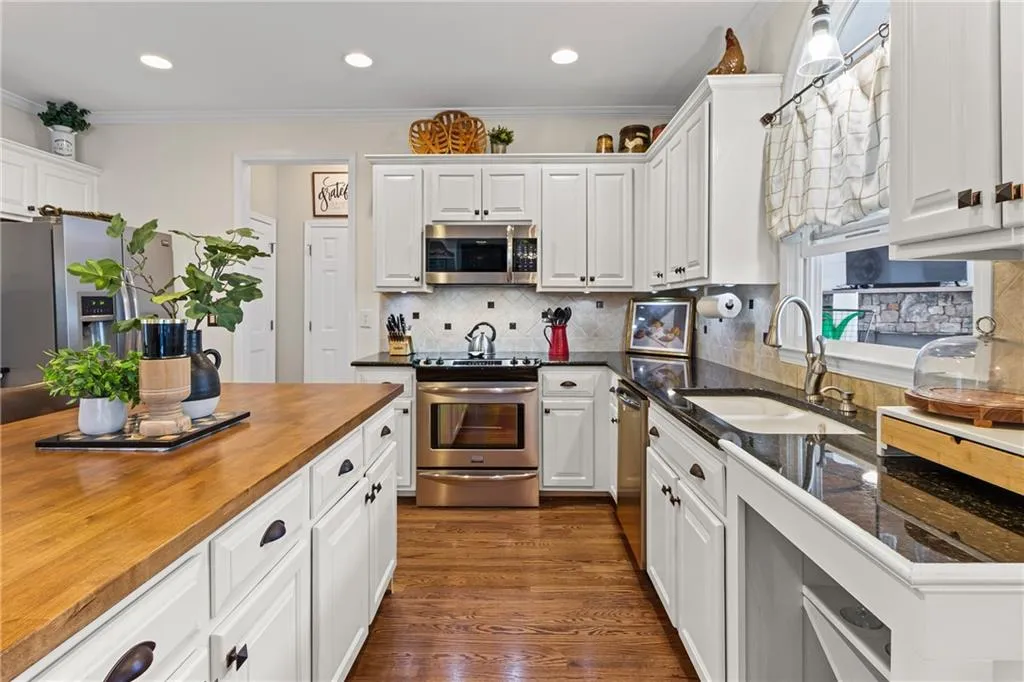 Marietta, Georgia 30062, United States, 5 Bedrooms Bedrooms, ,4 BathroomsBathrooms,Residential,Active,91283