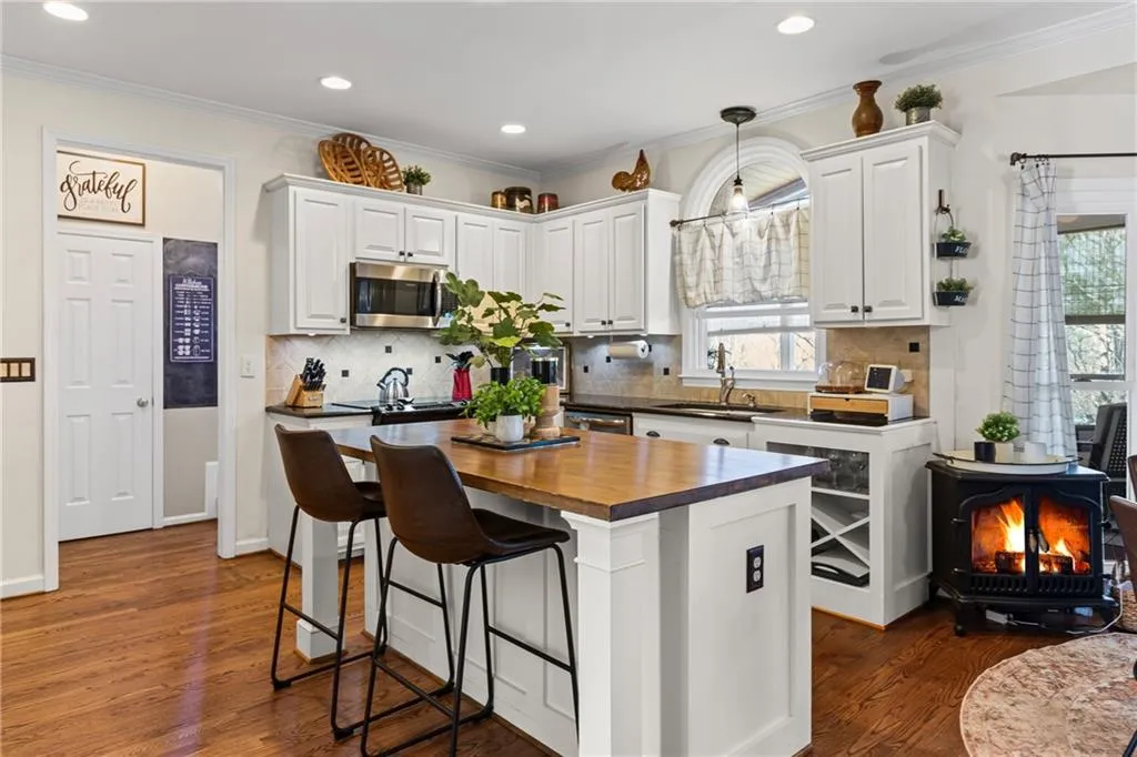 Marietta, Georgia 30062, United States, 5 Bedrooms Bedrooms, ,4 BathroomsBathrooms,Residential,Active,91283