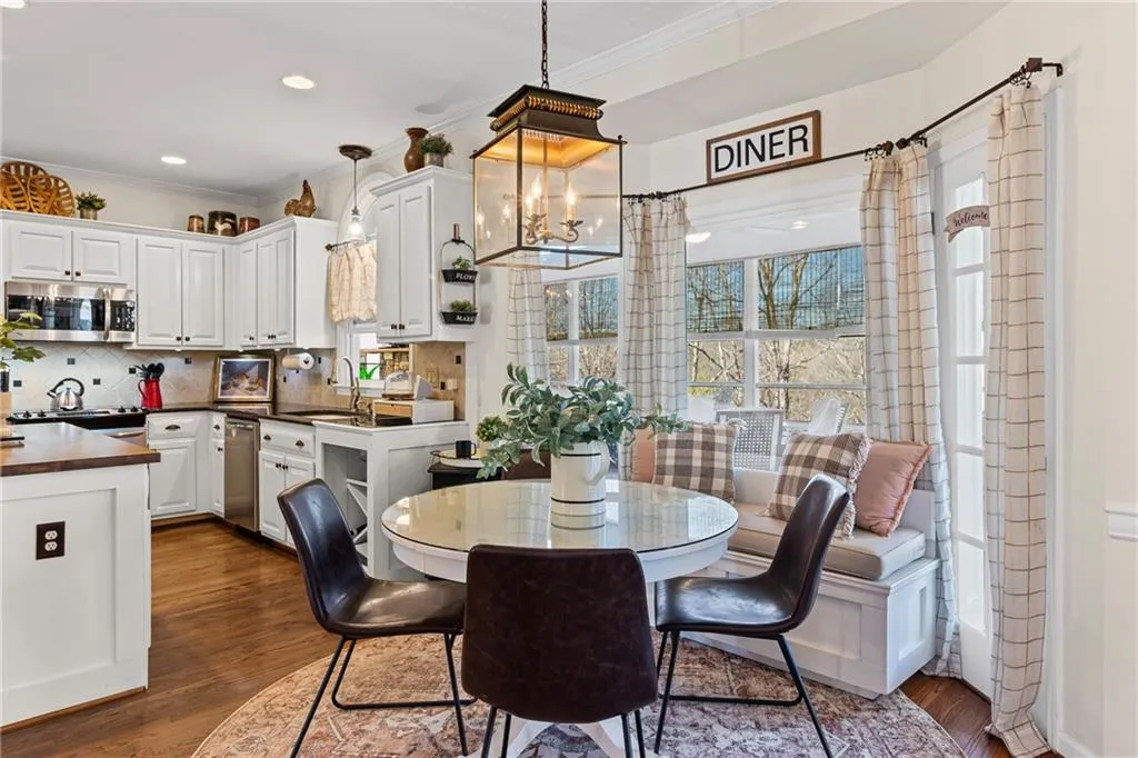 Marietta, Georgia 30062, United States, 5 Bedrooms Bedrooms, ,4 BathroomsBathrooms,Residential,Active,91283