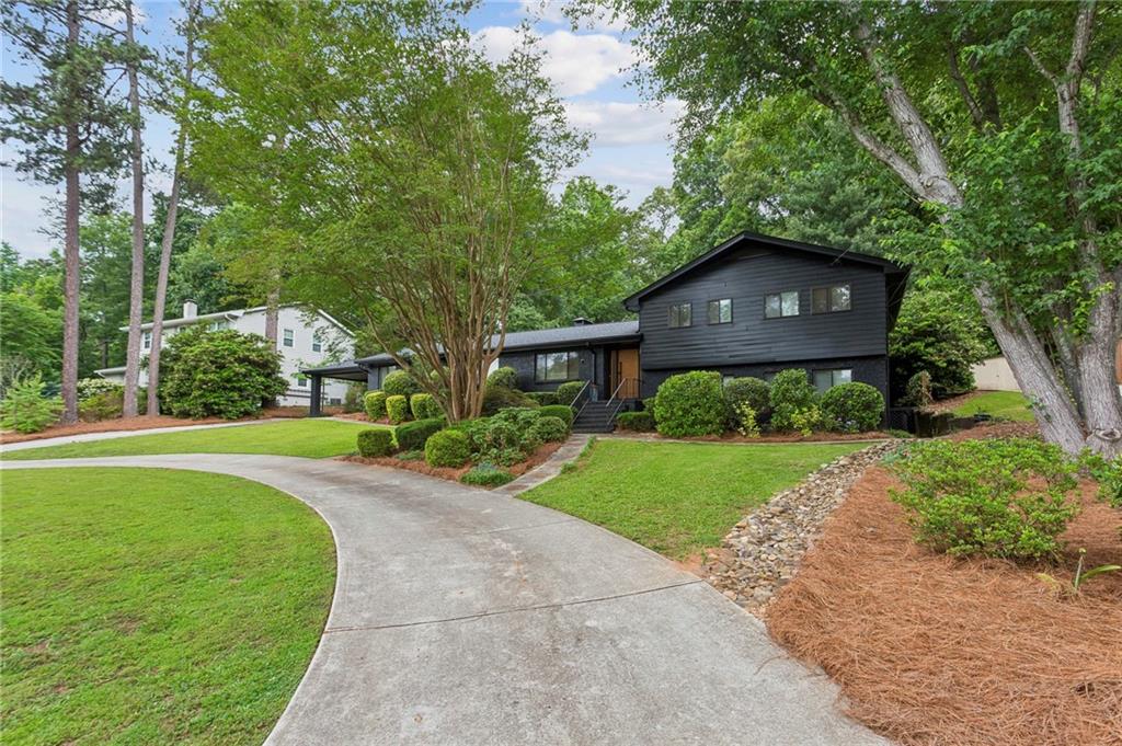 560 Spalding Drive