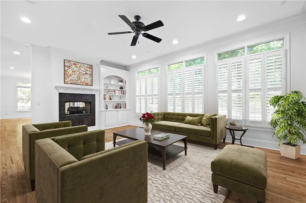 Sandy Springs, Georgia 30328, United States, 5 Bedrooms Bedrooms, ,6 BathroomsBathrooms,Residential,Pending,136063