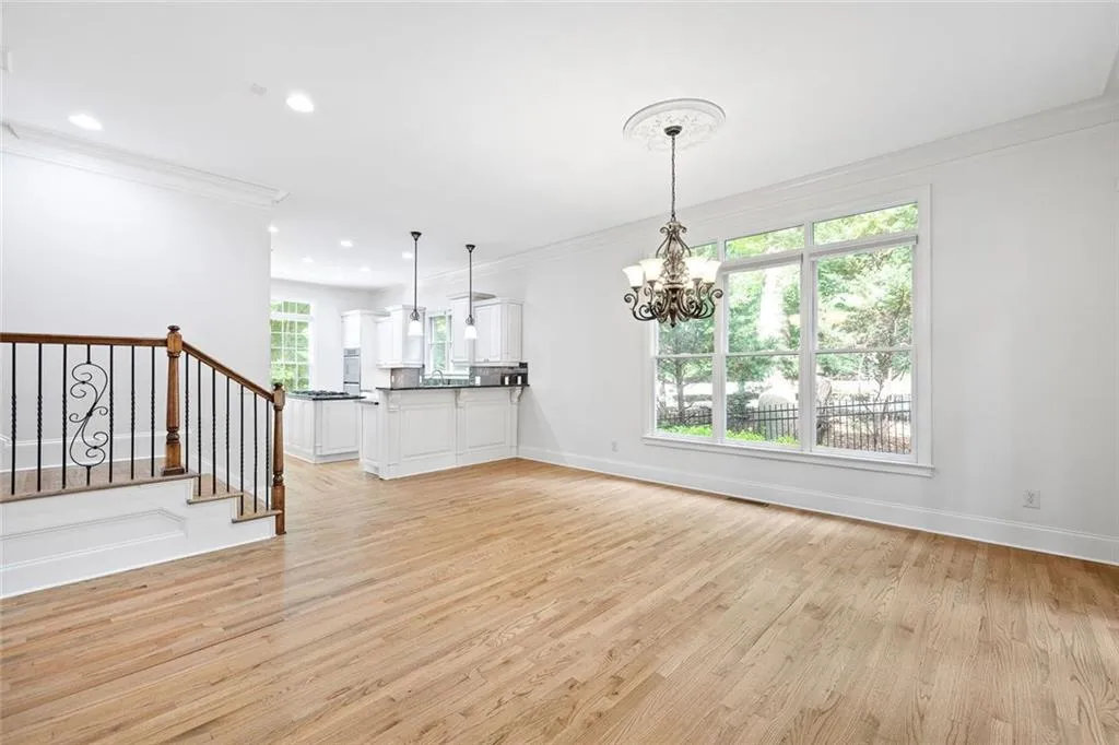 Sandy Springs, Georgia 30328, United States, 5 Bedrooms Bedrooms, ,6 BathroomsBathrooms,Residential,Pending,136063