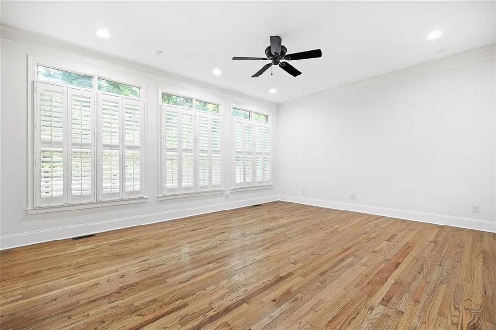 Sandy Springs, Georgia 30328, United States, 5 Bedrooms Bedrooms, ,6 BathroomsBathrooms,Residential,Pending,136063