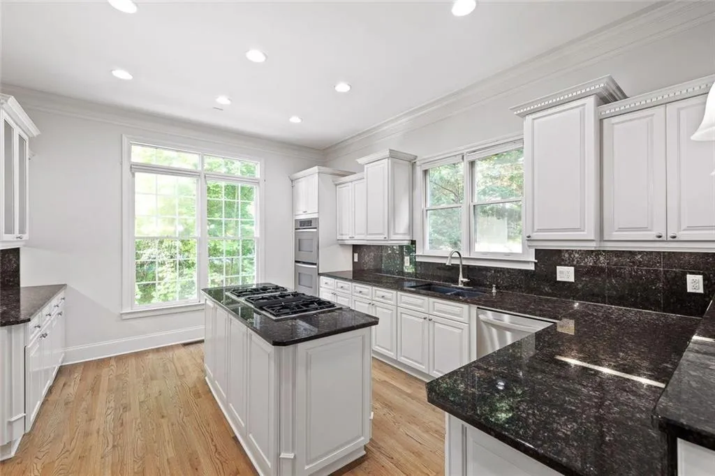 Sandy Springs, Georgia 30328, United States, 5 Bedrooms Bedrooms, ,6 BathroomsBathrooms,Residential,Pending,136063