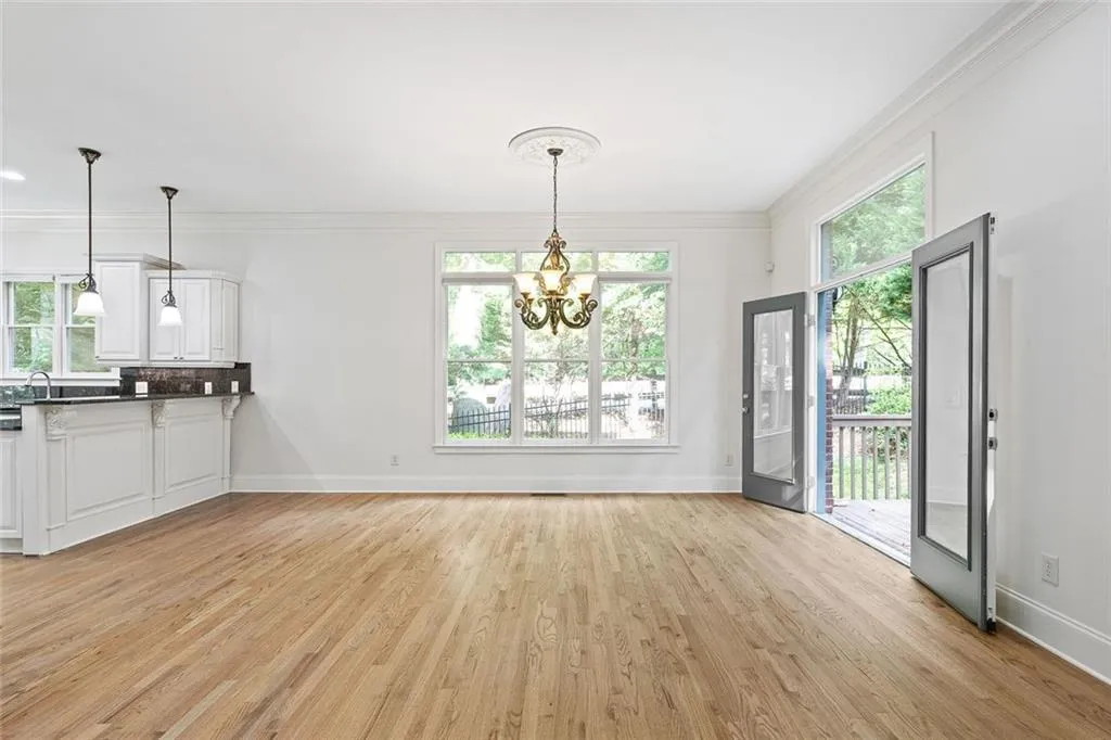 Sandy Springs, Georgia 30328, United States, 5 Bedrooms Bedrooms, ,6 BathroomsBathrooms,Residential,Pending,136063