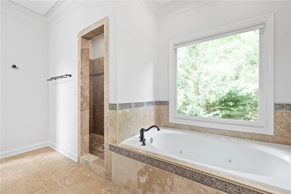 Sandy Springs, Georgia 30328, United States, 5 Bedrooms Bedrooms, ,6 BathroomsBathrooms,Residential,Pending,136063