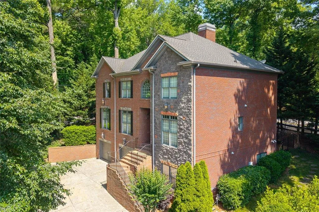 Sandy Springs, Georgia 30328, United States, 5 Bedrooms Bedrooms, ,6 BathroomsBathrooms,Residential,Pending,136063