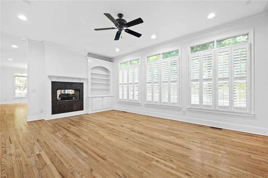 Sandy Springs, Georgia 30328, United States, 5 Bedrooms Bedrooms, ,6 BathroomsBathrooms,Residential,Pending,136063