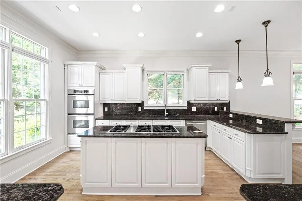 Sandy Springs, Georgia 30328, United States, 5 Bedrooms Bedrooms, ,6 BathroomsBathrooms,Residential,Pending,136063