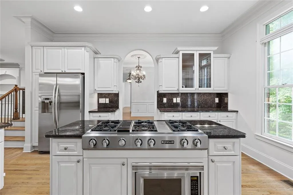 Sandy Springs, Georgia 30328, United States, 5 Bedrooms Bedrooms, ,6 BathroomsBathrooms,Residential,Pending,136063