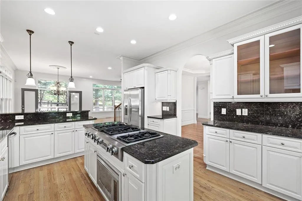 Sandy Springs, Georgia 30328, United States, 5 Bedrooms Bedrooms, ,6 BathroomsBathrooms,Residential,Pending,136063