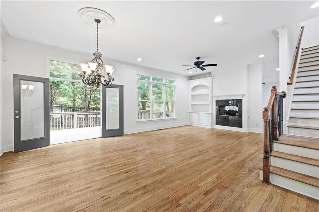 Sandy Springs, Georgia 30328, United States, 5 Bedrooms Bedrooms, ,6 BathroomsBathrooms,Residential,Pending,136063