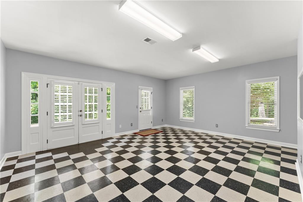 na- 9.99 acres - Residential