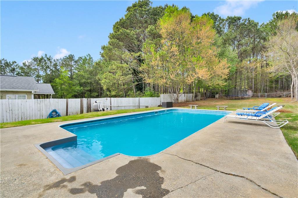 2061 Emerald Drive, Loganville, Georgia image 14