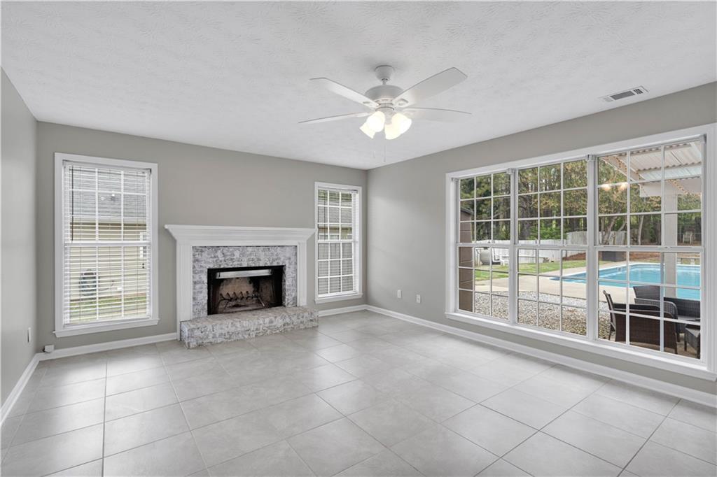 2061 Emerald Drive, Loganville, Georgia image 22