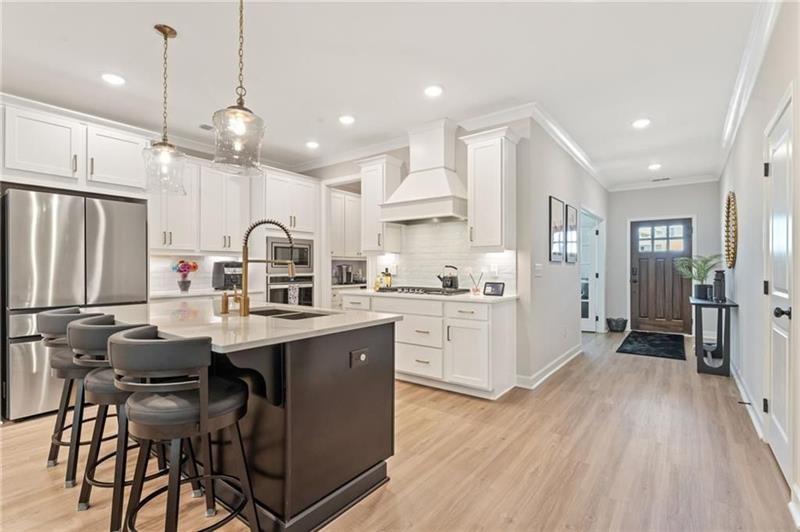 3672 Silvery Way