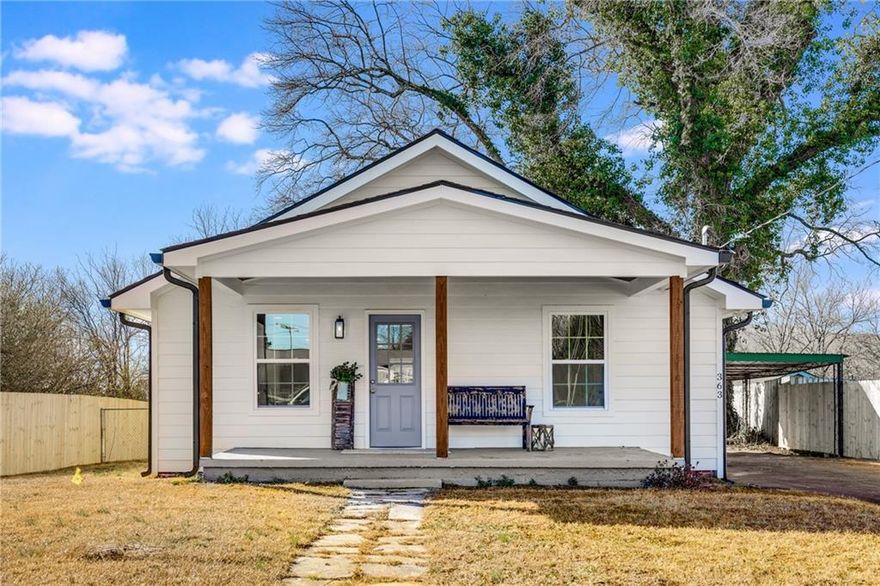Beautifully Updated Cottage...close to the Marietta Square! This Tastefully updated home has so much to Offer! Features include: a Private and Spacious Back
Yard with a View of Kennesaw Mountain!...with new wooden Privacy Fencing to give a Cottage Vibe...Open Floorplan with a Stunning new Kitchen...Quartz Countertops and a Large Island... Hardwood Floors Through-out...3 Bedrooms - 2 New Bathrooms with Tile and Quartz. Also a Separate Laundry and Attic Space add Extra Storage! A rare Find in Marietta!!