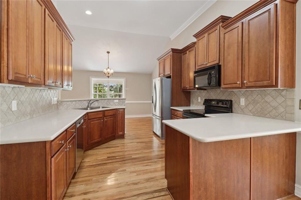 340 Thornhill Circle