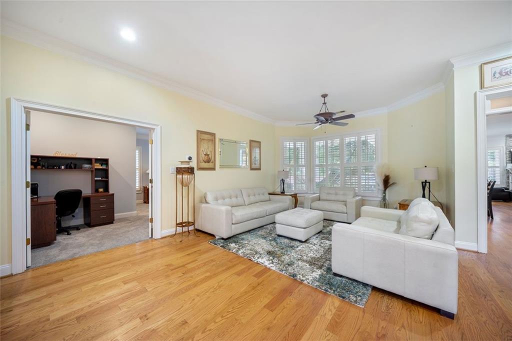 84 NW Gloster Road NW