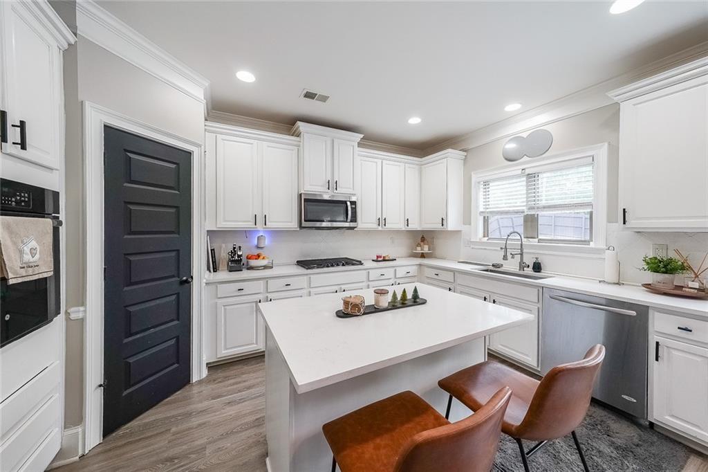 5617 Casa Blanca Lane