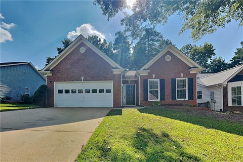 Homes For Rent - 1975 Sterling Creek Court<br/> Snellville, GA 30078