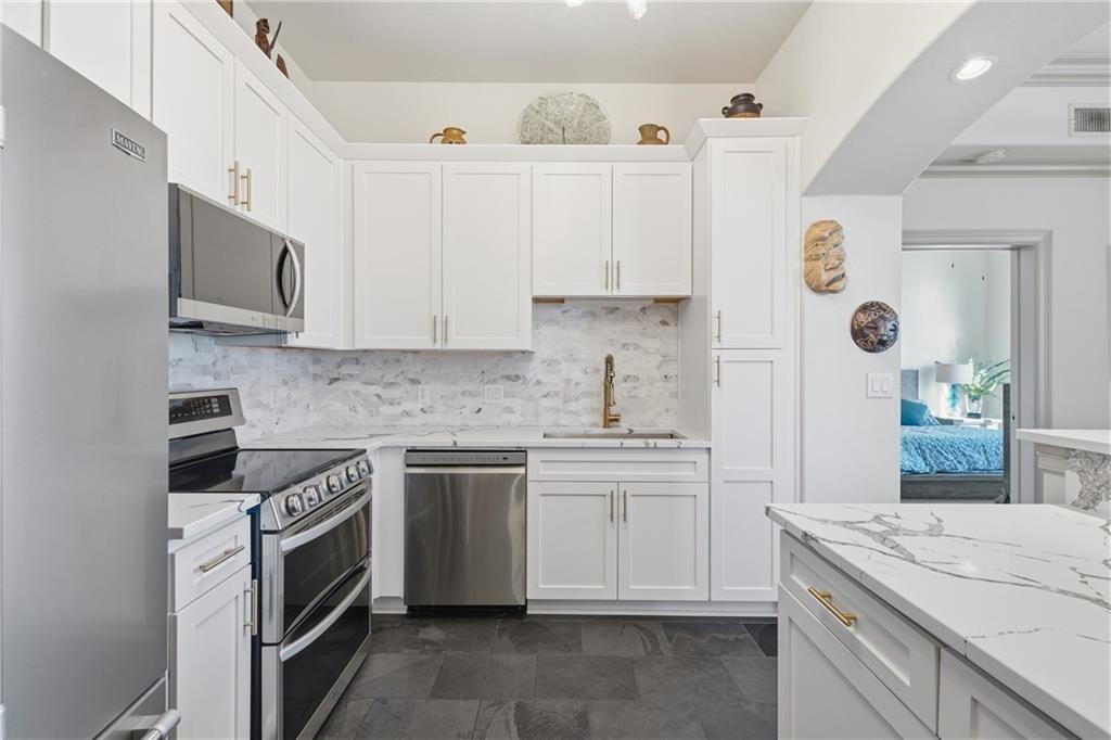 3445 Stratford Road NE 2104