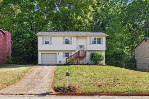 Photo of 2546 Candler Woods Dr, Decatur, GA 30032 (MLS # 7753957)