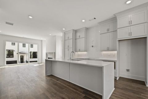 3667 Peachtree Road NE 13 Atlanta GA 30319