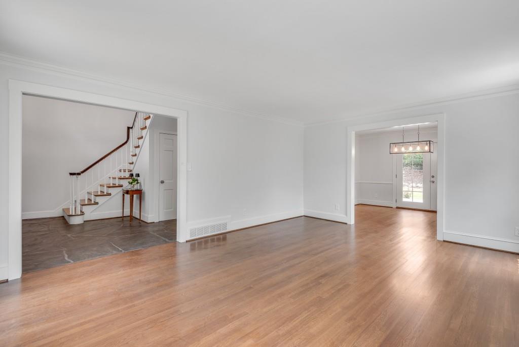 2592 River Oak Drive
