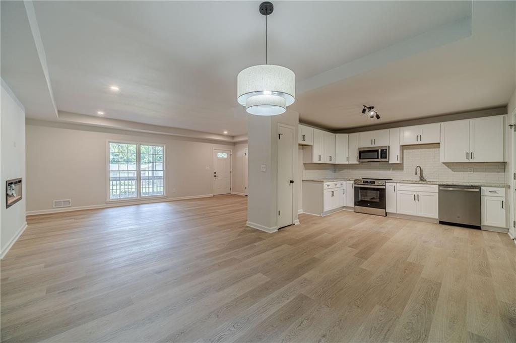 3404 Broxton Mill Way, Snellville, Georgia image 11