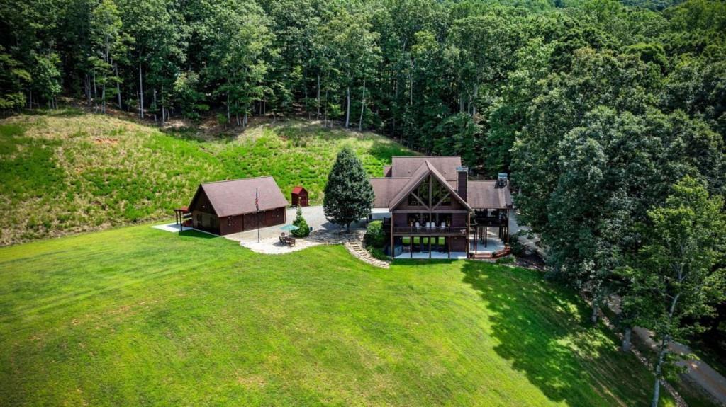 669 Wilscot Farms